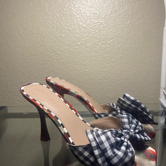 BETSEY JOHNSON Stylish Gingham Bow Heels - Picture 4 of 5